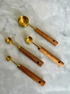 Busa Designs Kitchen|Home Decor>Acacia Wood and Gold Measuring Cups, Set of 8